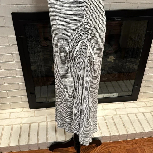 Sporty Max Studio Super Soft Black and White Side Ruched Dress Sz Medium #19 - Picture 4 of 14